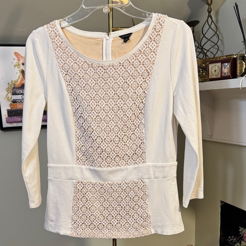 EUC Ann Taylor Cream Lace Panel Ponte Knit Top Super Cute Pretty Lace Front/Back - Picture 2 of 7